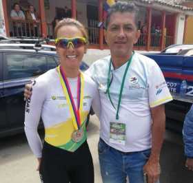Diana Peñuela y el técnico Rubén Darío Beltrán. 