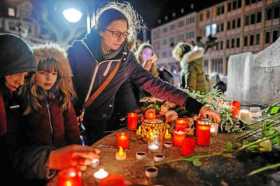 Vigilia por las 10 víctimas de Hanau. "El antisemitismo y la islamofobia van de la mano. No se puede combatir uno sin combatir e