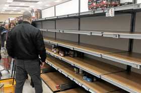 Los habitantes del norte de Italia salieron a los supermercados a abastecerse tras el anuncio de la cuarentena en 11 localidades