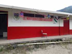 Escuela sufre por mal estado y muebles viejos  en Montebonito ( Marulanda) 