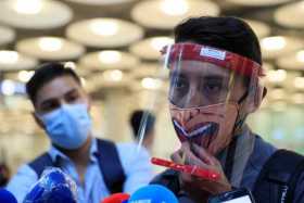 El campeón del Tour de Francia de 2019, Egan Bernal (Ineos), a su llegada este lunes al aeropuerto Adolfo Suárez Madrid-Barajas.