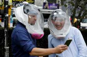El ingeniero aeronáutico Andrés Felipe Giraldo (i) y el diseñador industrial Ricardo Andrés Conde.