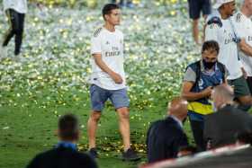 James Rodríguez, durante la celebración del equipo blanco tras la consecución del título 34. 