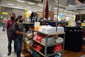 Ventas en el segundo día sin IVA alcanzaron los $900 mil millones: DIAN