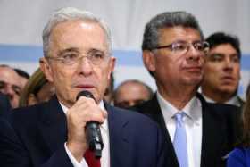 Uribe dice que hay agitación prechavista en Colombia con fines electorales