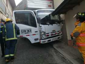 Camión chocó contra vivienda en Anserma