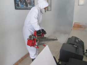 Los bomberos en Riosucio desinfectan vías y supermercados