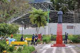 Realizan mantenimiento a parque de Pensilvania