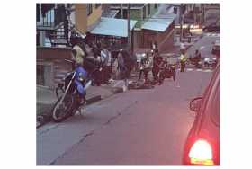 Tres lesionados en accidente de moto en Manizales 