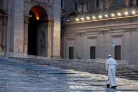 La Santa Sede ha ordenado el cierre hasta el 3 de abril de la plaza y la basílica de San Pedro