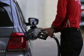 Presidente Duque ordena bajar $1.200 el precio de gasolina en el país 