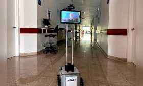 El robot cuenta con sensores para la toma de temperatura que permite tener una distancia con el paciente de aproximadamente seis