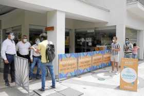 Tres centros comerciales de Medellín abrieron sus puertas al público como parte de una prueba piloto para reactivar el comercio.