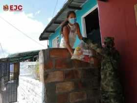 Ejército apoyó entrega de 105 mercados en La Dorada
