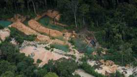 Imagen sin fecha cedida por la ONG Red Amazónica de Información Socioambiental Georreferenciada (RAISG) de actividad minera en e