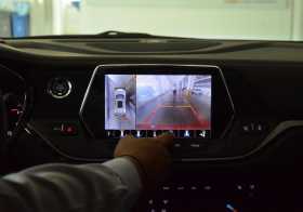 La camioneta Blazer RS cuenta con nueve cámaras que brindan una vista 360.