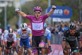 Arnaud Demare consiguió su cuarta etapa en el Giro de Italia 