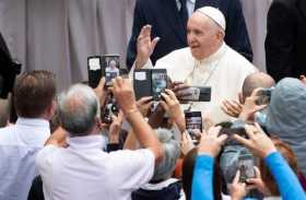 El papa Francisco pide encontrar la cura también para los virus socioeconómicos