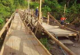 Prohíben el paso de motos por puente provisional en puente El Peligro, entre Salamina y Pácora 