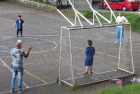 La reapertura del país permitió que los niños volvieran a los escenarios deportivos a divertirse. 