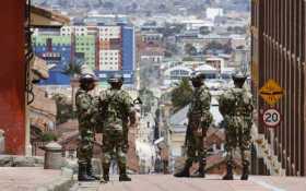 Soldados patrullaron el fin de semana las calles de Bogotá para verificar el cumplimiento de la cuarentena que decretó la Alcald