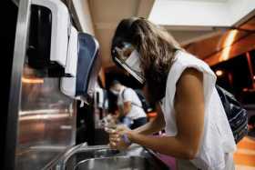 Casos de covid-19 llegan a una tasa alta diaria en el mundo