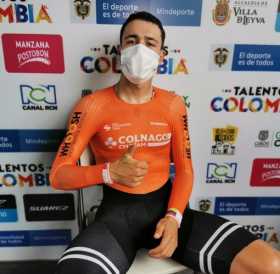 Jesús David Peña perdió tiempo, pero siguió de líder de la Vuelta de la Juventud