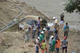 Sin luz verde para rescate de 11 mineros en Neira: siguen evacuando agua