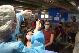 La vacunación avanza en Manizales, con 154 mil 674 personas con esquema completo. Población de la ciudad: 450 mil 74. Meta de va