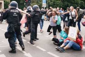 Detenidos en Berlín por protestar contra medidas anticovid