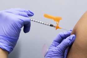 EE.UU. quiere comenzar con tercera dosis de la vacuna a finales de septiembre