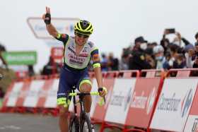 El estonio Rein Taaramae estrena la cima de Picón Blanco y es nuevo líder