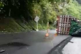 Volcamiento en Chirapotó, vía Manizales-La Pintada