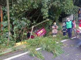 Vehículo se salió de la vía en la doble calzada Manizales-Chinchiná