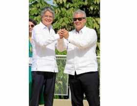 Foto | EFE | LA PATRIA    El presidente de Ecuador, Guillermo Lasso, saluda a su homólogo colombiano, Iván Duque, al terminar el