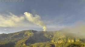 Fumarola del Volcán Nevado del Ruiz afecta actividad aérea en Colombia 