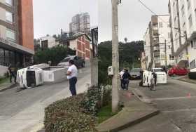 Dos lesionados en volcamiento de vehículo en Alta Suiza (Manizales)