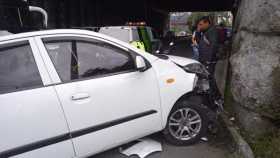 Atienden accidente de tránsito en el túnel de la Autónoma