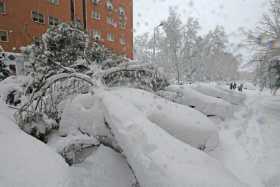 La gran nevada del centro de España colapsa Madrid y causa un muerto