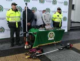 Los tres sujetos son del barrio El Solferino. A los que aceptaron les esperarían unos 20 o 22 años.