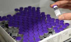 Unión Europea, dispuesta a ayudar a BioNTech a aumentar la producción de vacunas