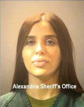 Fotografía de arresto cedida por la Oficina del Sheriff de Alexandria donde aparece Emma Coronel Aispuro, esposa del narcotrafic