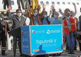 Bolivia ya empezó a vacunar con la Sputnik V a su población. 