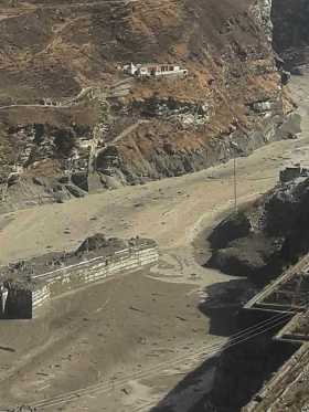 Una vista general de un área cercana al proyecto hidroeléctrico Dhauliganga después de que una parte del glaciar Nanda Devi se r