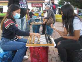 Más ajedrecistas en el parque de La Candelaria en Riosucio