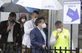 El ministro de Salud, Fernando Ruiz, en su llegada al Hospital de Caldas. 