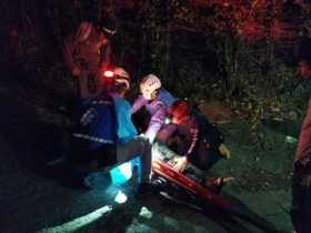Dos jóvenes heridos al caer de una tractomula en Marmato