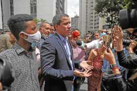 El régimen venezolano intentó capturar ayer en Caracas al líder opositor venezolano Juan Guaidó.