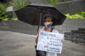 Foto | EFE | LA PATRIA   Mientras en Venezuela reclaman poder vacunarse, en EE.UU. persuaden a los ciudadanos para que se vacune