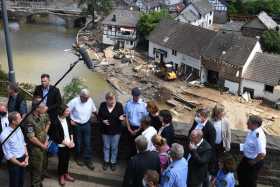 La canciller Angela Merkel promete rápida ayuda ante el azote de las inundaciones en Alemania